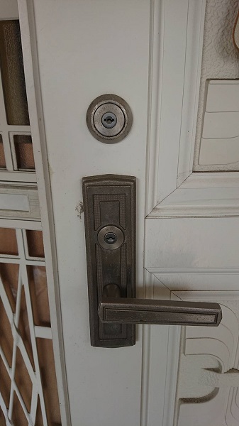 玄関ドア　二ヶ所同一錠前交換