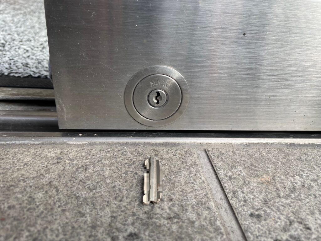 自動ドアの鍵が折れた！