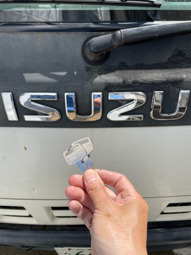 isuzu エルフ　キー全紛失作製